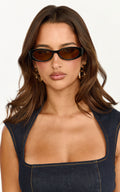 Alvia Sunglasses in Black/Brown
