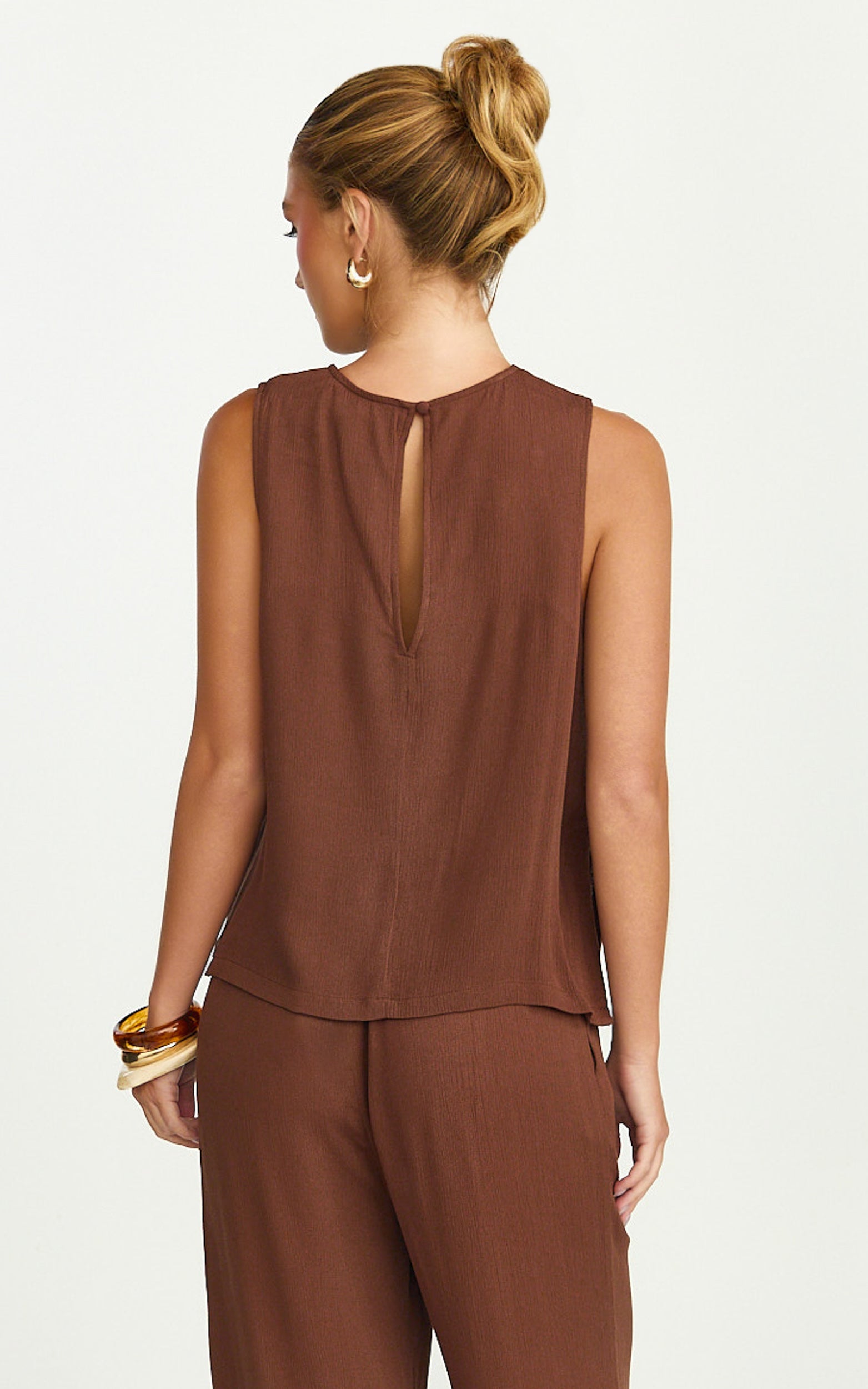 Makenna Top - Crinkle Shell Top in Chocolate